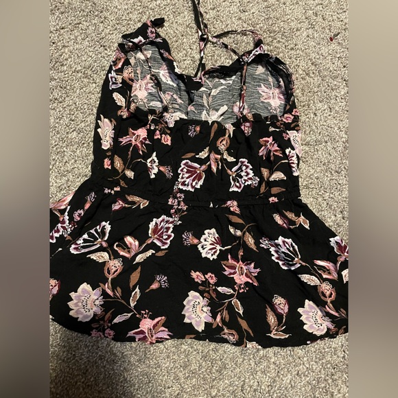 black floral shirt - Picture 2 of 2